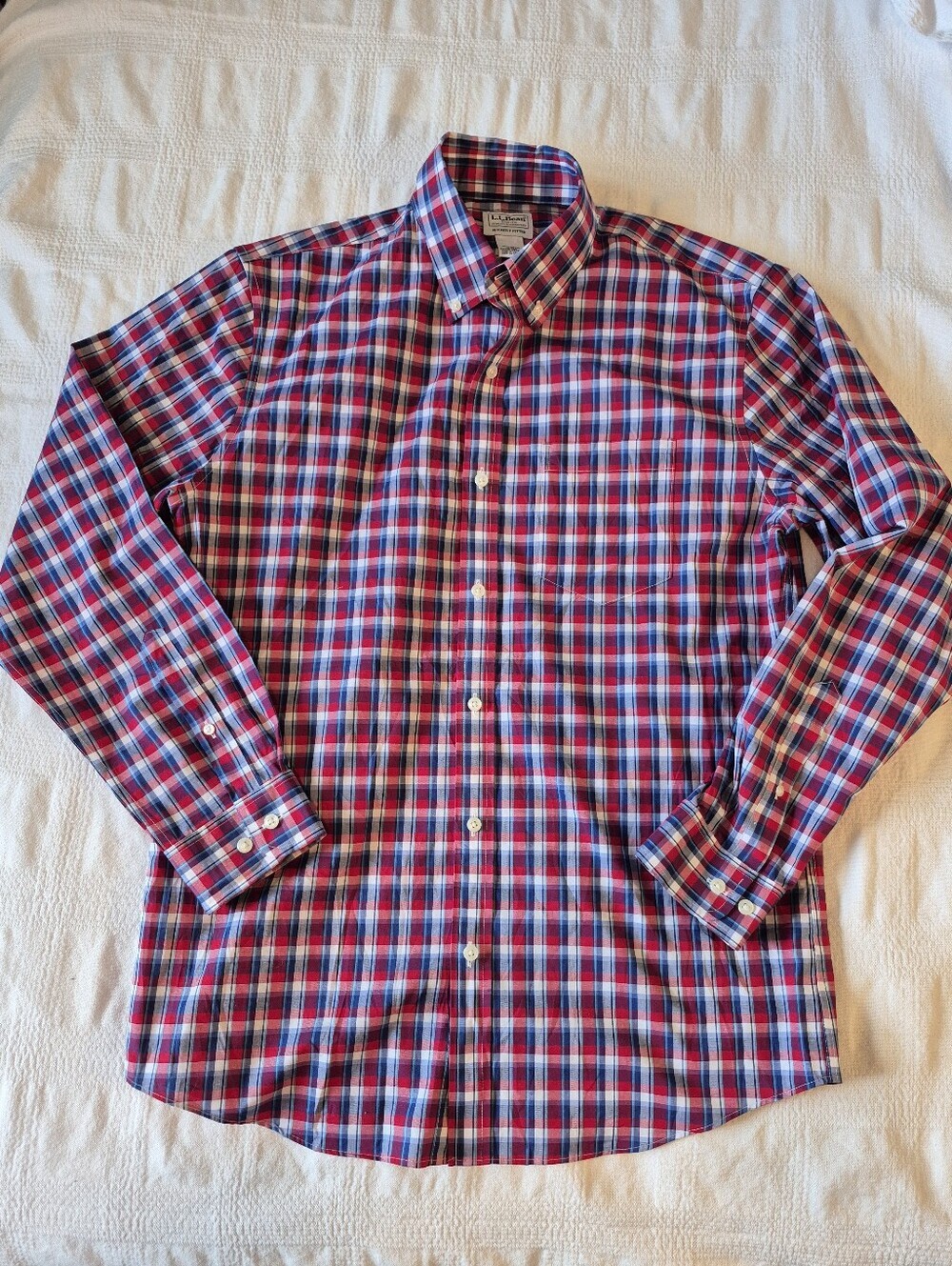 L. L. Bean men's Medium long sleeve plaid button down shirt slightly fitted NWOT